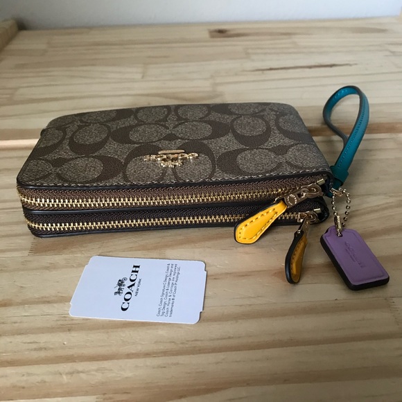 Coach double zip wristlet🎈🎈 - Picture 4 of 8